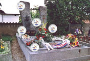 Sukův hrob v Křečovicích